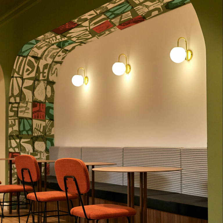 maison-les-muses-decoration-restaurant-corniche-plafond-kaki-panoramique-ceiling-restaurant-decor-modern-design-diseno-moderno-restaurante-verde